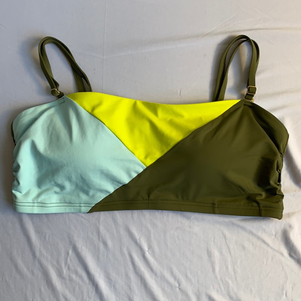 NWT Green Bikini Top Large .
